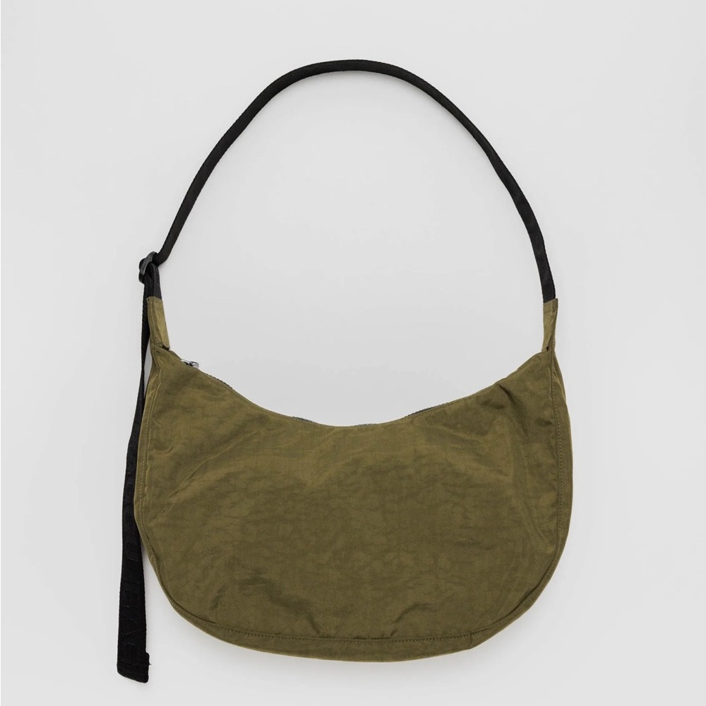 BAGGU MEDIUM NYLON CRESCENT BAG IN SEAWEED LIKE NEW!